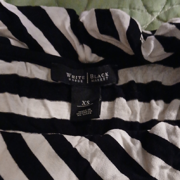 Black and White Striped Sleeveless Top - Picture 2 of 4